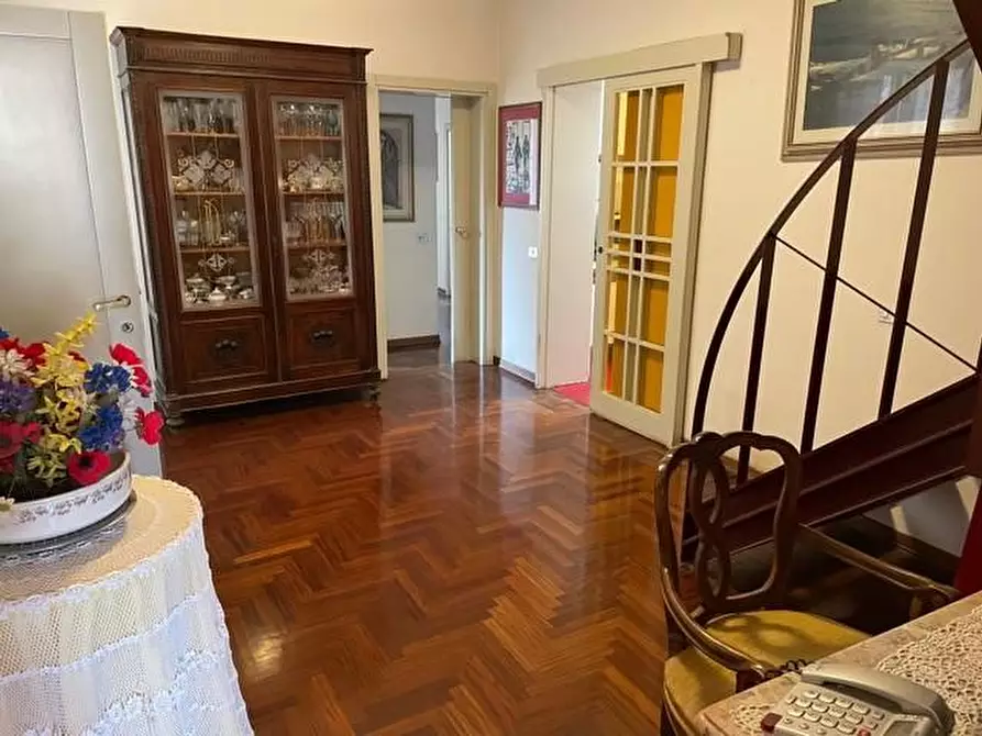 Immagine 4 di Appartamento in vendita  a Siena