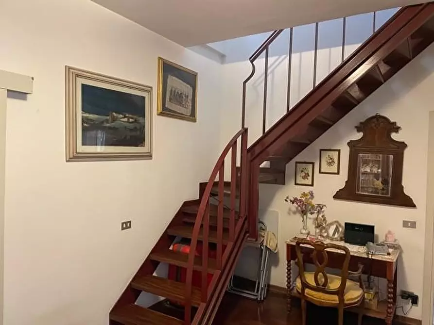 Immagine 5 di Appartamento in vendita  a Siena