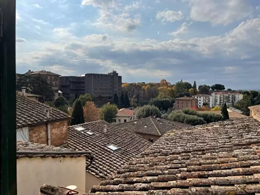 Immagine 14 di Appartamento in vendita  a Siena