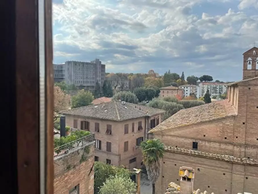 Immagine 11 di Appartamento in vendita  a Siena