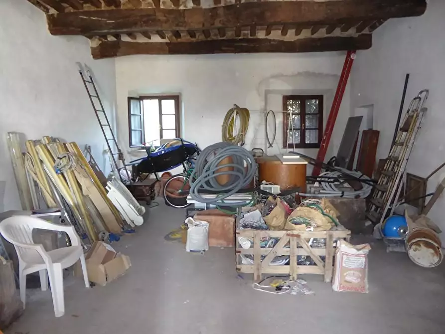 Immagine 2 di Magazzino in vendita  a Cascina