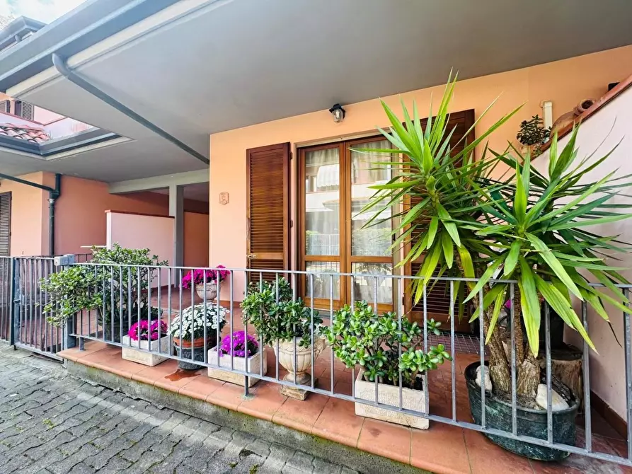 Immagine 42 di Villetta a schiera in vendita  a Viareggio