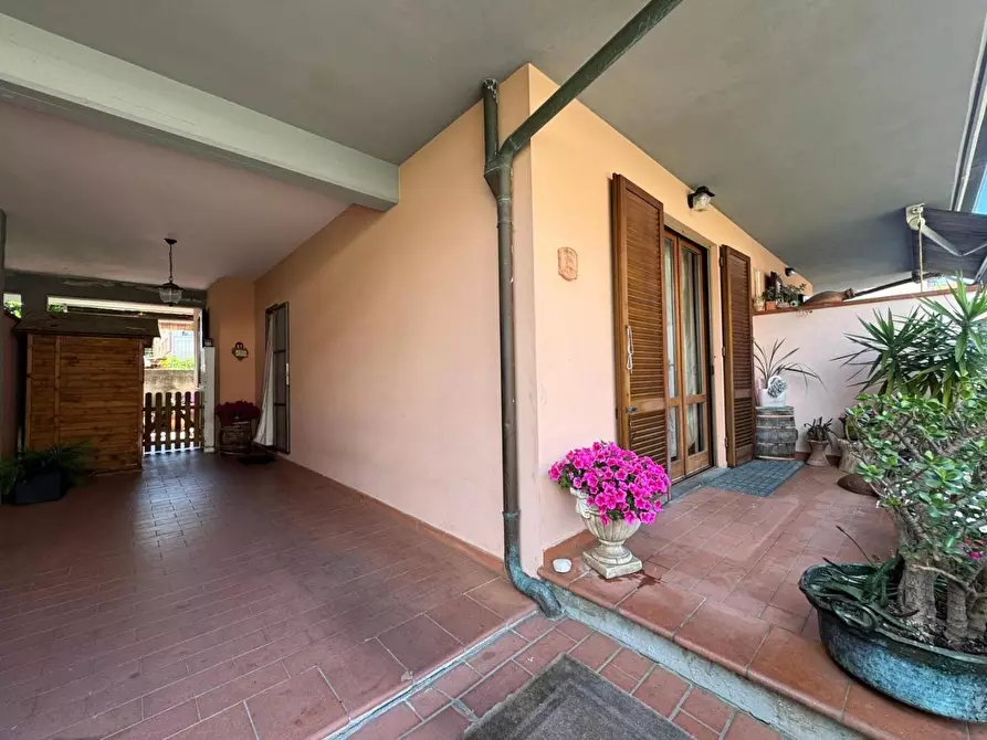 Immagine 49 di Villetta a schiera in vendita  a Viareggio