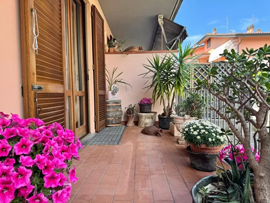 Immagine 40 di Villetta a schiera in vendita  a Viareggio