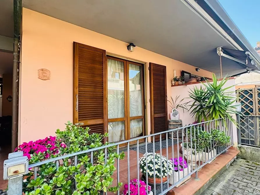 Immagine 39 di Villetta a schiera in vendita  a Viareggio