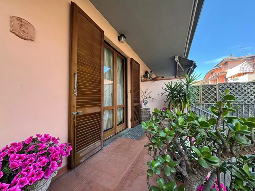 Immagine 41 di Villetta a schiera in vendita  a Viareggio