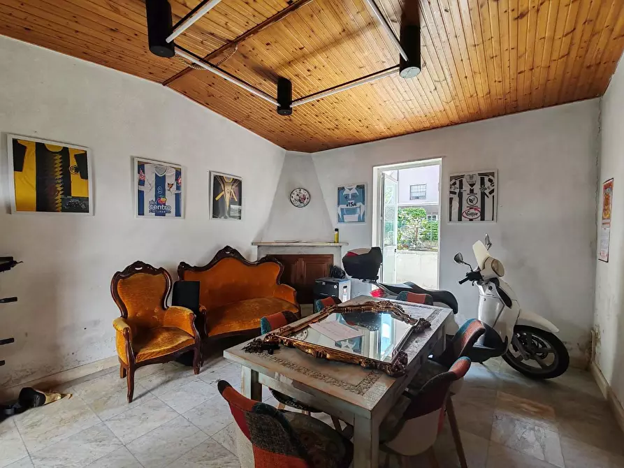 Immagine 4 di Ufficio in vendita  a Massa