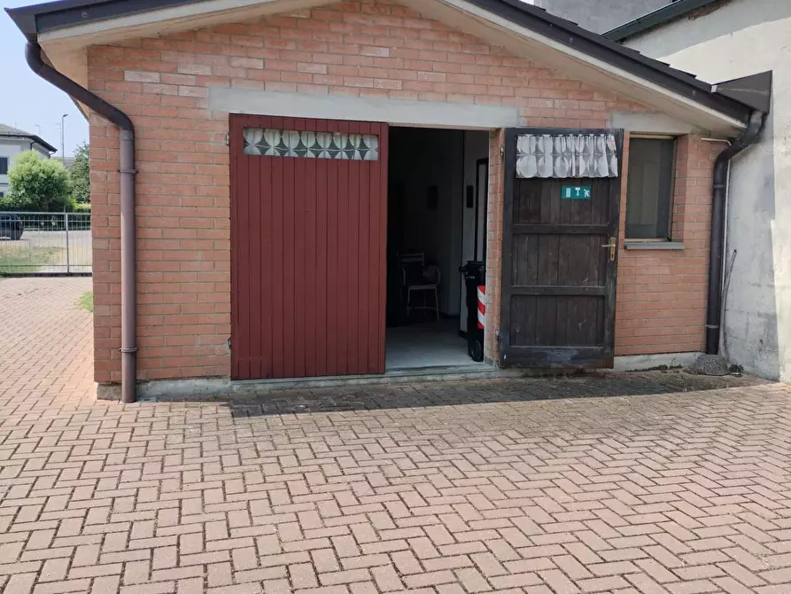 Immagine 14 di Casa indipendente in vendita  a Reggio Nell'emilia