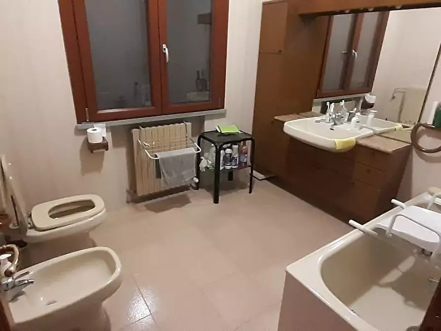 Immagine 6 di Casa indipendente in vendita  a Reggio Nell'emilia