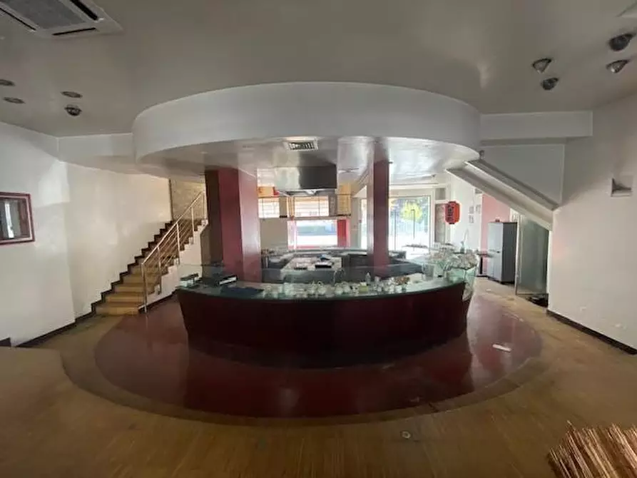 Immagine 10 di Locale commerciale in vendita  a Pontedera