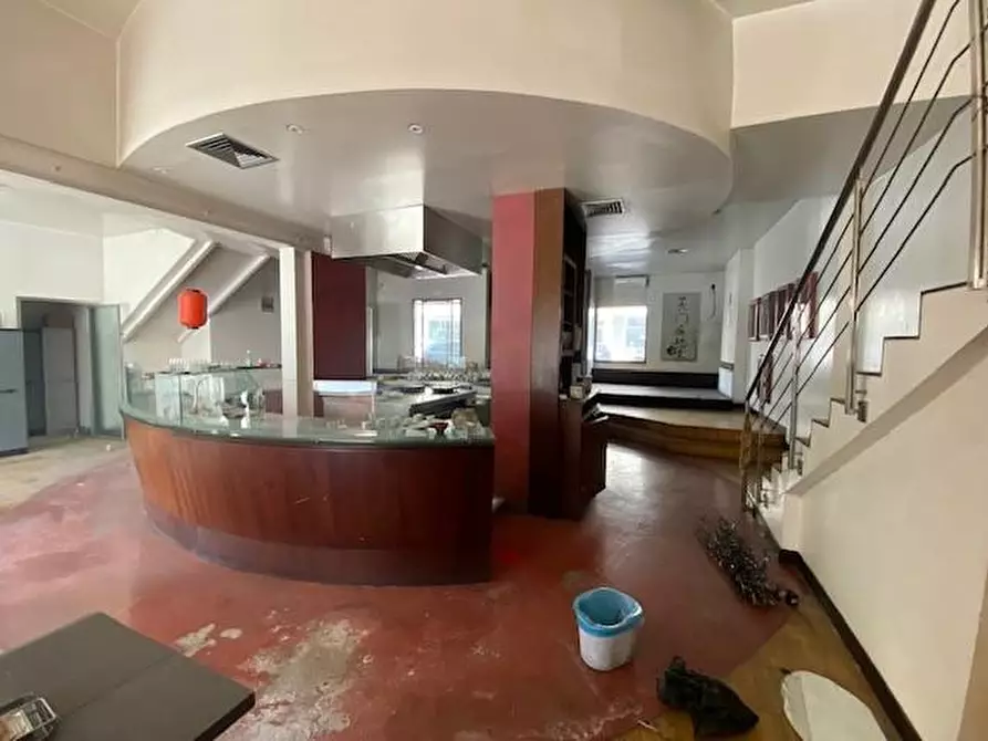 Immagine 3 di Locale commerciale in vendita  a Pontedera