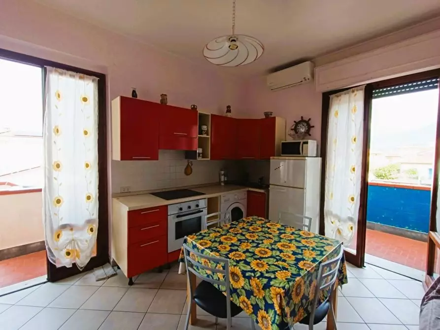 Immagine 1 di Appartamento in vendita  a Massa