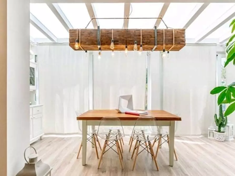 Immagine 9 di Villa in vendita  a Massa