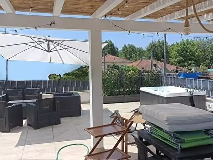 Immagine 21 di Villa in vendita  a Massa