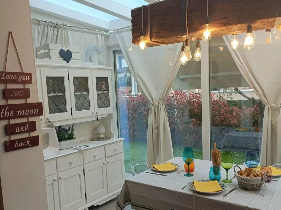 Immagine 5 di Villa in vendita  a Massa