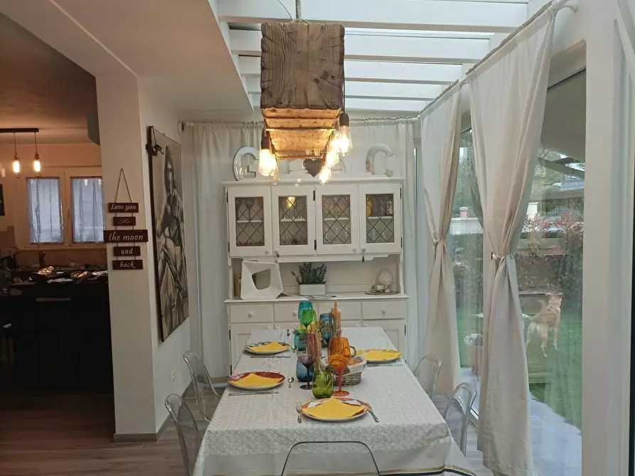 Immagine 10 di Villa in vendita  a Massa