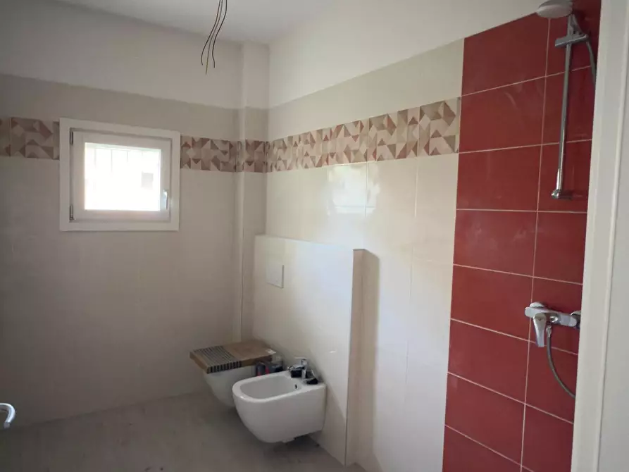 Immagine 17 di Casa bifamiliare in vendita  a Reggio Nell'emilia