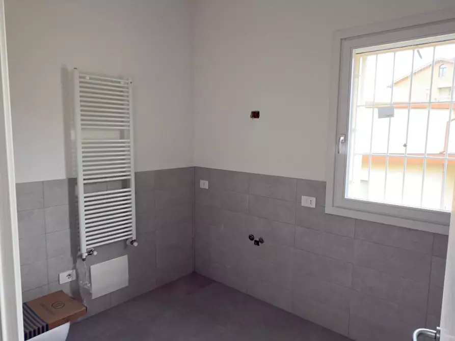 Immagine 15 di Casa bifamiliare in vendita  a Reggio Nell'emilia