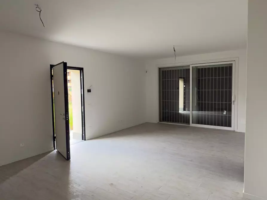 Immagine 9 di Casa bifamiliare in vendita  a Reggio Nell'emilia