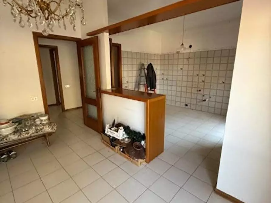 Immagine 1 di Appartamento in vendita  a Massa