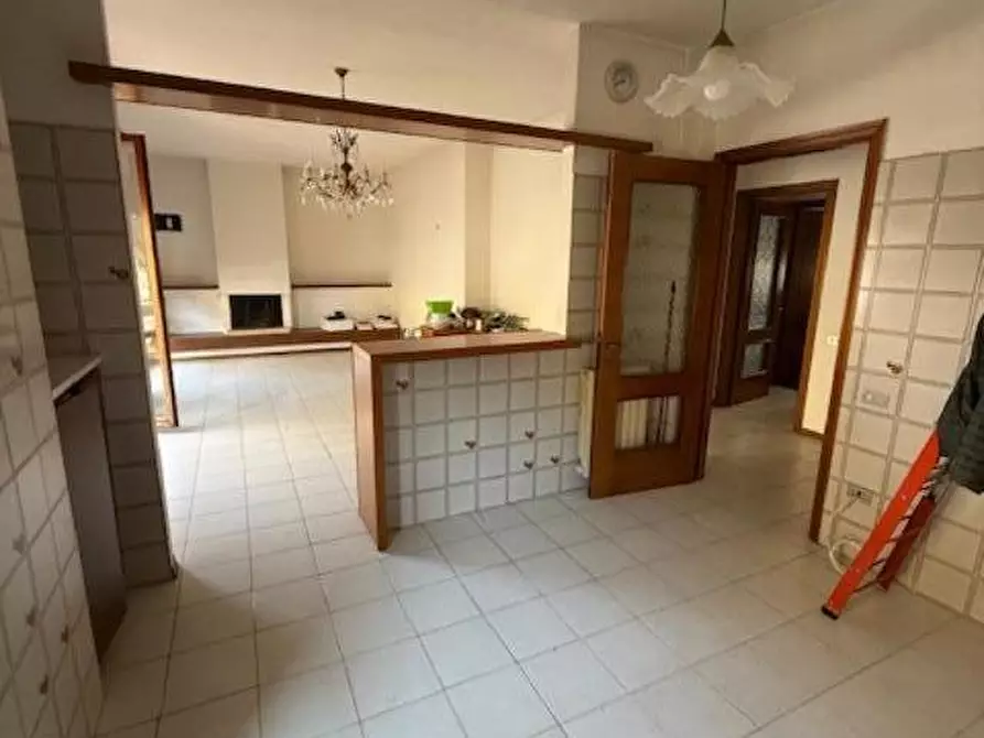 Immagine 3 di Appartamento in vendita  a Massa