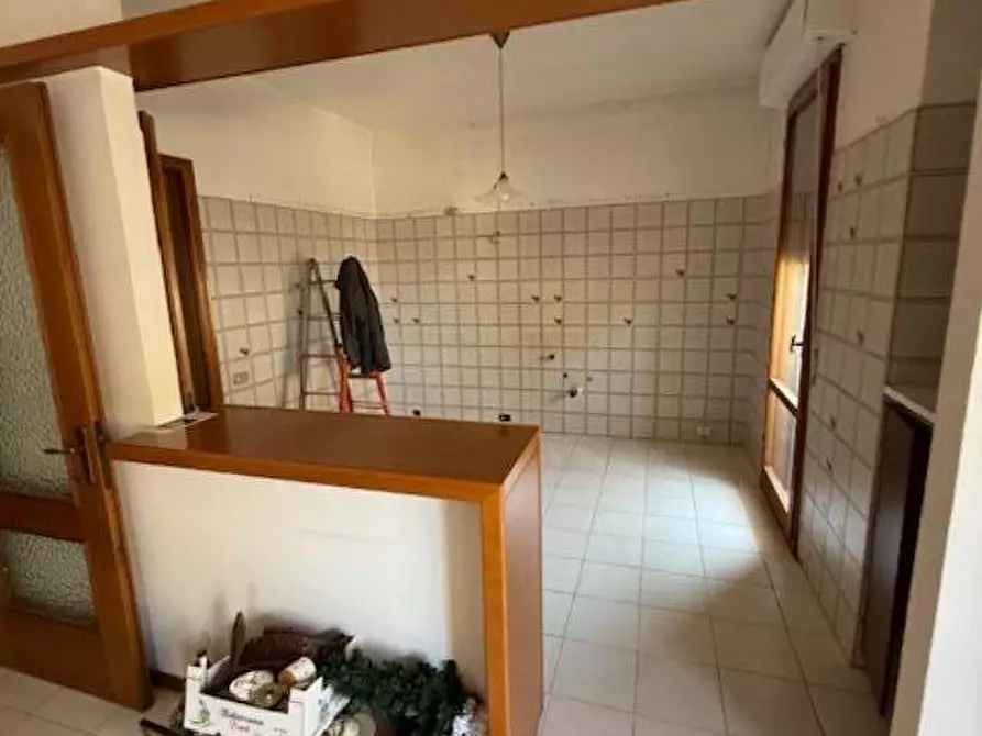 Immagine 2 di Appartamento in vendita  a Massa