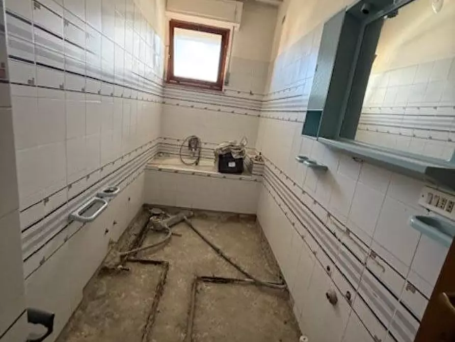 Immagine 28 di Appartamento in vendita  a Massa