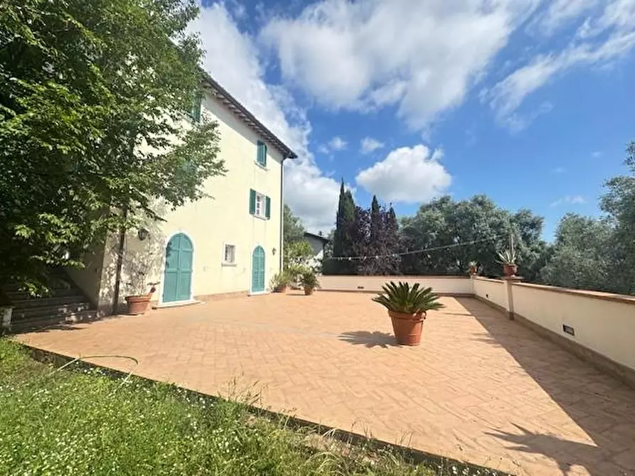 Immagine 2 di Villa in vendita  a Pietrasanta