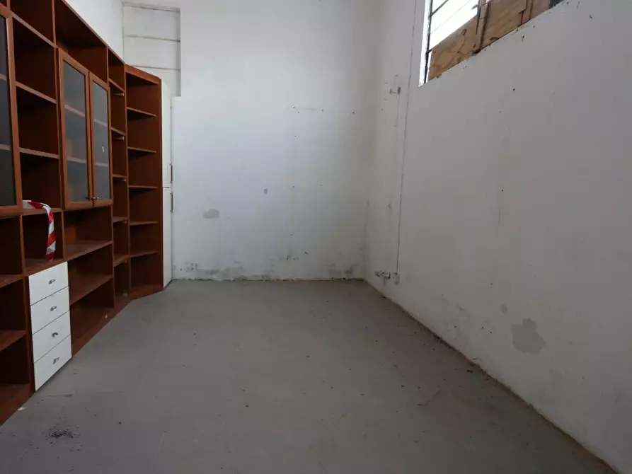 Immagine 7 di Magazzino in affitto  a Buti