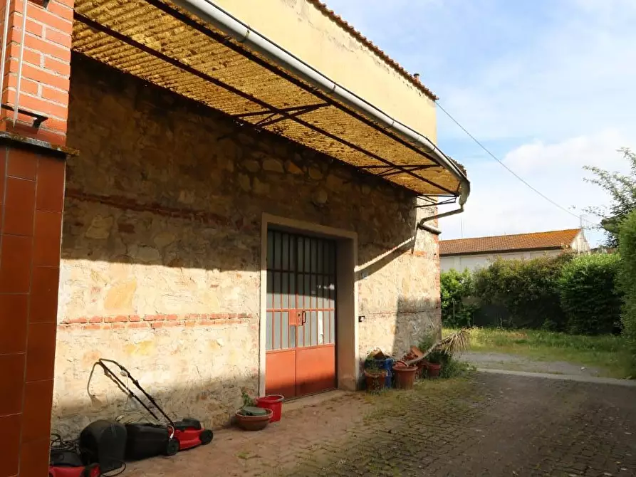 Immagine 1 di Magazzino in affitto  a Buti