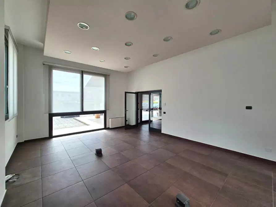 Immagine 2 di Ufficio in affitto  a Santa Croce Sull'arno