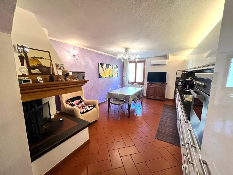 Immagine 6 di Appartamento in vendita  a Lastra A Signa