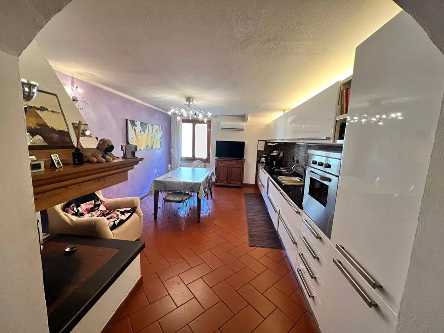 Immagine 4 di Appartamento in vendita  a Lastra A Signa