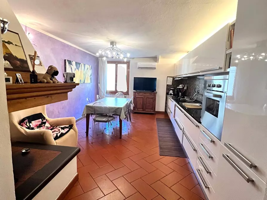 Immagine 5 di Appartamento in vendita  a Lastra A Signa