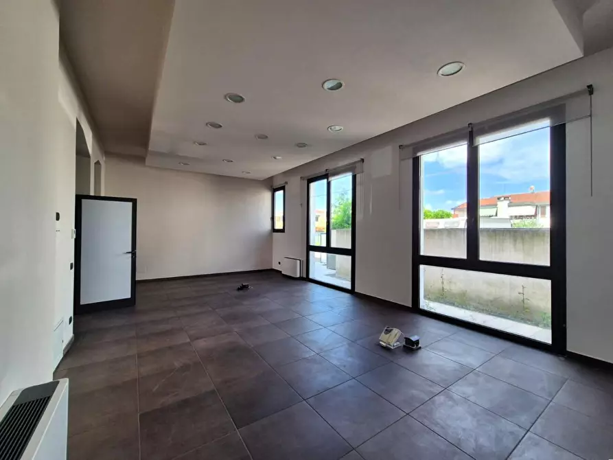 Immagine 4 di Ufficio in affitto  a Santa Croce Sull'arno