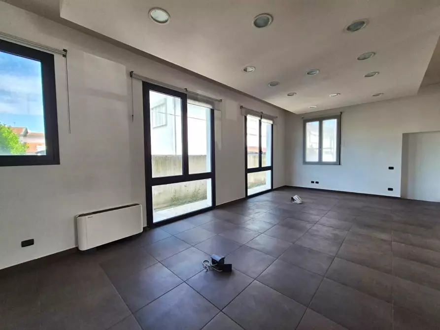 Immagine 5 di Ufficio in affitto  a Santa Croce Sull'arno