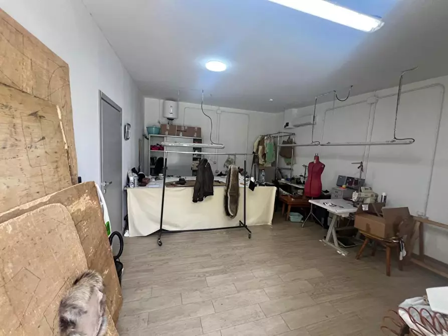 Immagine 5 di Laboratorio in vendita  a Vinci