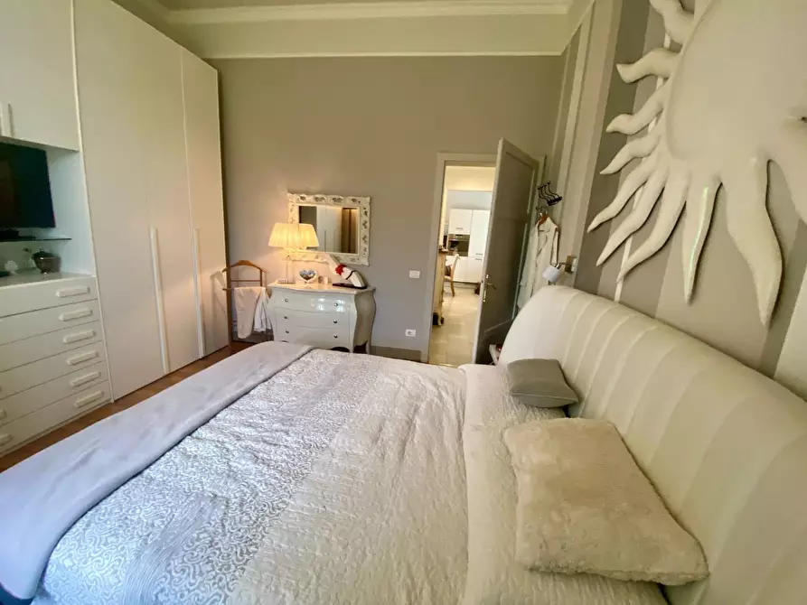 Immagine 18 di Villa in vendita  a Lucca