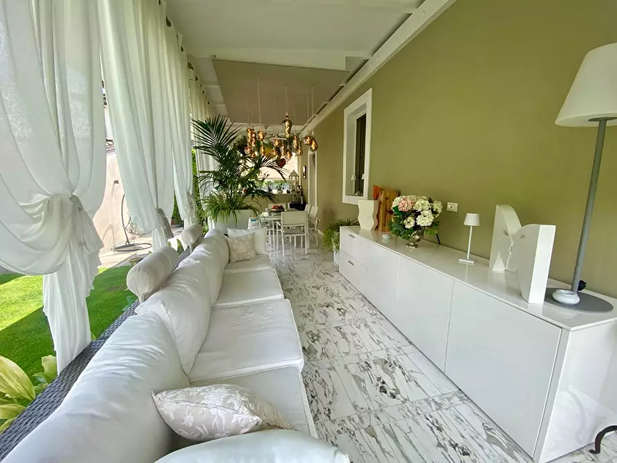 Immagine 32 di Villa in vendita  a Lucca