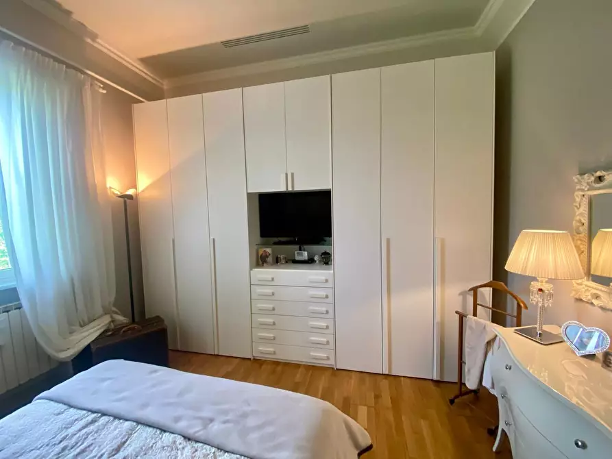 Immagine 19 di Villa in vendita  a Lucca