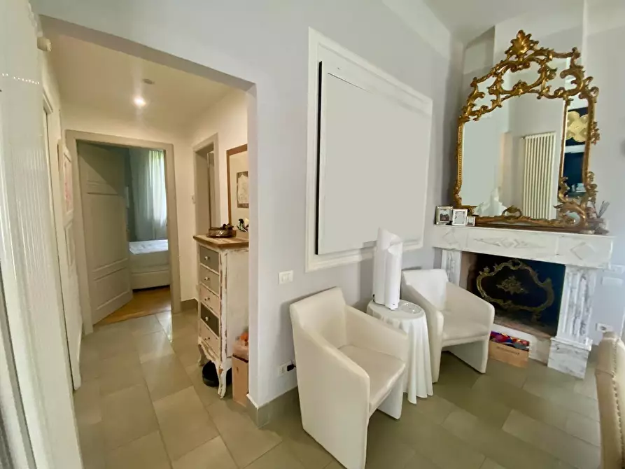 Immagine 9 di Villa in vendita  a Lucca