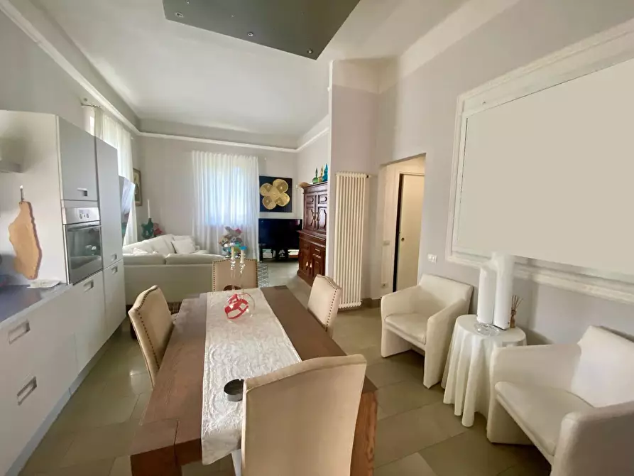 Immagine 10 di Villa in vendita  a Lucca