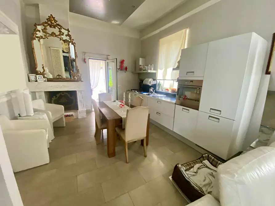 Immagine 14 di Villa in vendita  a Lucca