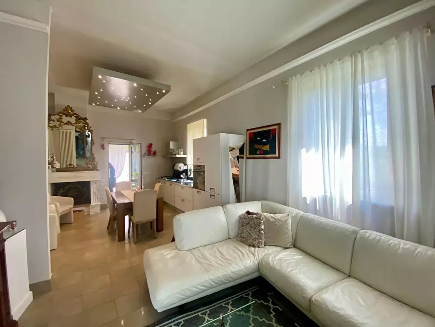 Immagine 8 di Villa in vendita  a Lucca