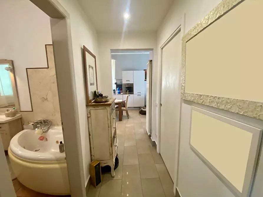 Immagine 17 di Villa in vendita  a Lucca