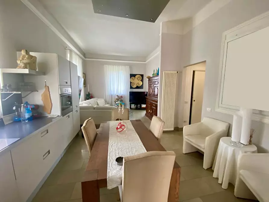 Immagine 7 di Villa in vendita  a Lucca