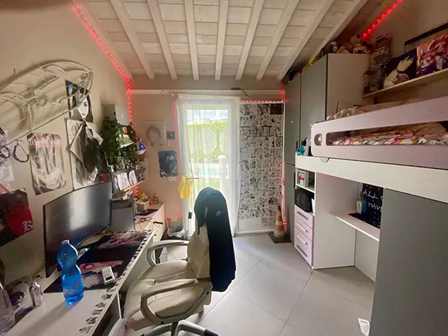 Immagine 48 di Villa in vendita  a Lucca