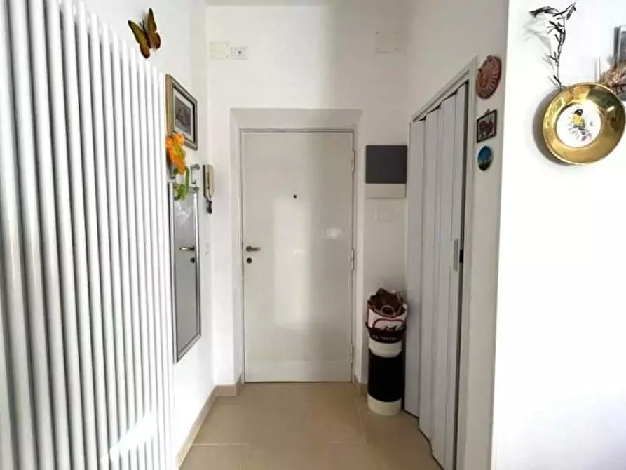 Immagine 3 di Appartamento in vendita  a Massa