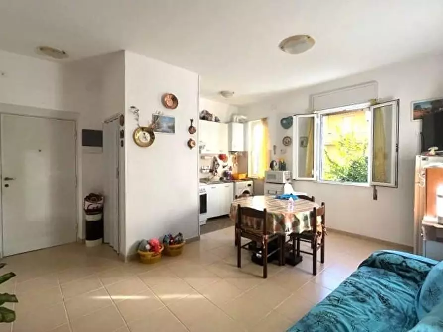 Immagine 2 di Appartamento in vendita  a Massa