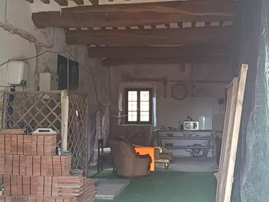 Immagine 2 di Locale commerciale in vendita  a Cascina